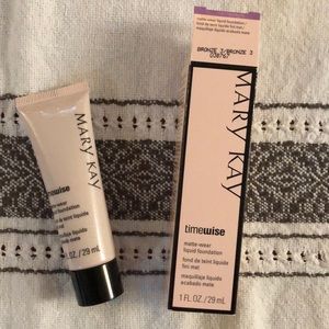 Mary Kay matte-wear liquid foundation Bronze 3